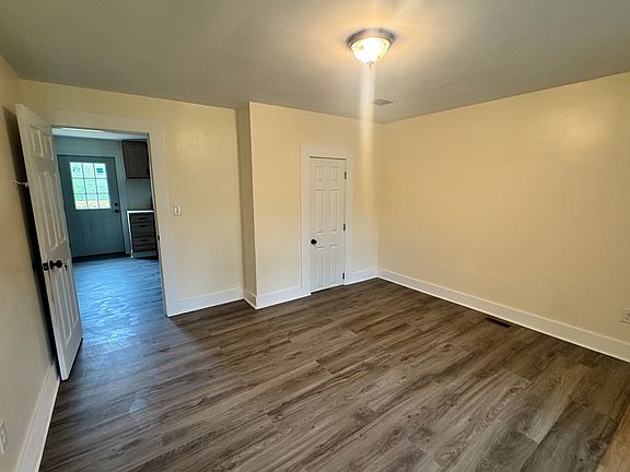 4th image of 520 Rimrock Ln