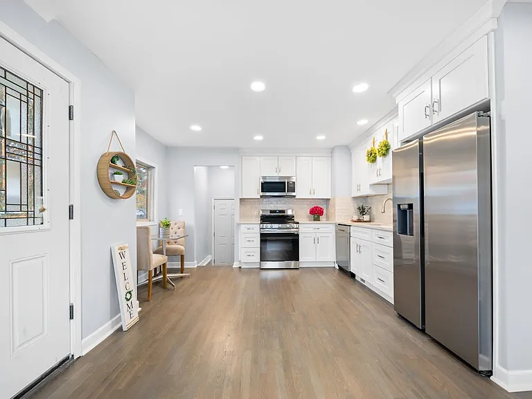 4214 Berkshire Rd — Photo 4