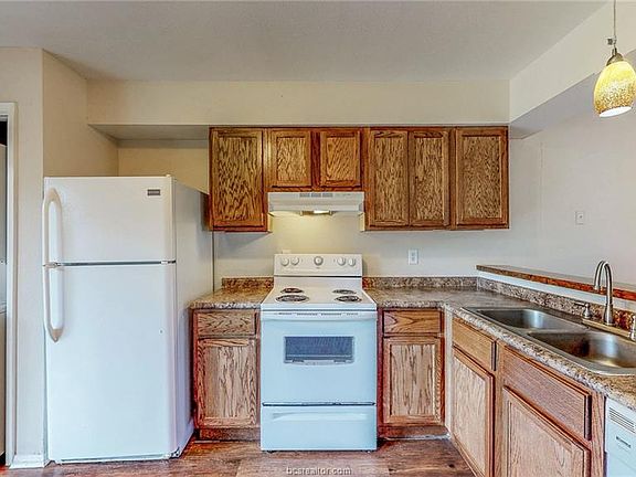 5th image of 303 Manuel Dr APT A
