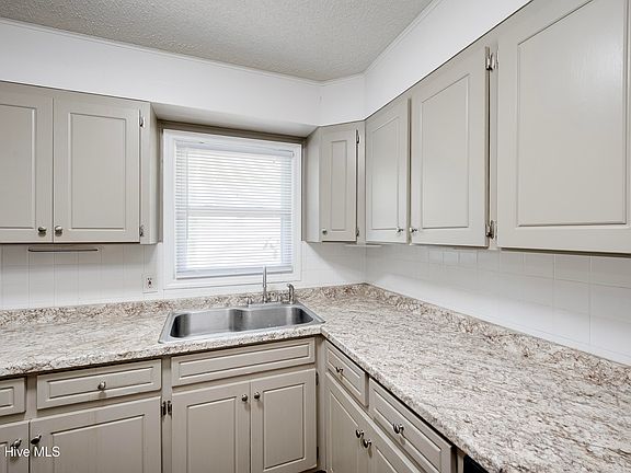 5th image of 2107 Faircrest Ave #A