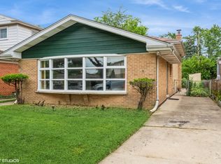 5053 Lee St, Skokie, IL 60077
