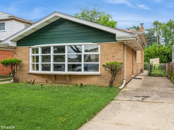 5053 Lee St, Skokie, IL 60077