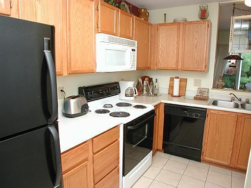 4th image of 641 Bayberry Ct W