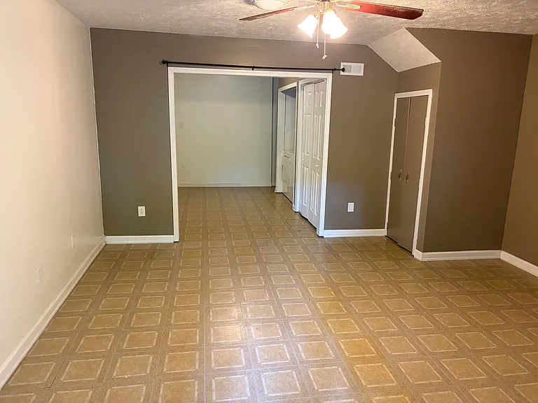 641 Shadywood Ln — Photo 25