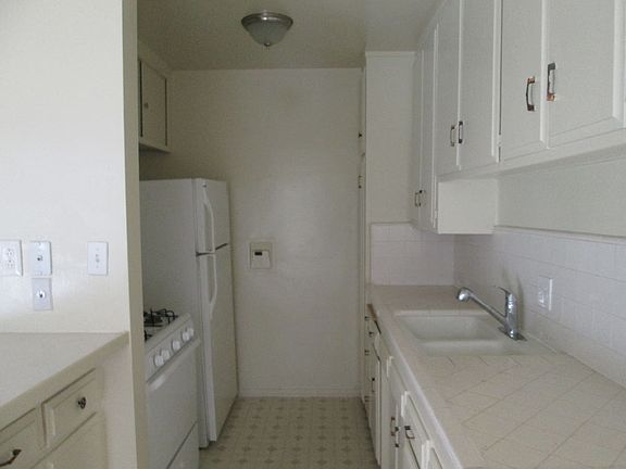 5th image of 3339 Mentone Ave APT 1