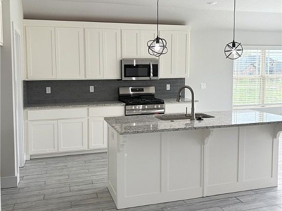 2nd image of 808 W Carley Dr