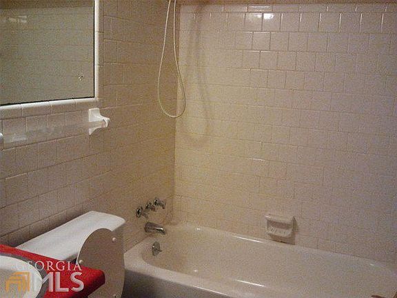 4th image of 1863 Lake Lucerne Dr