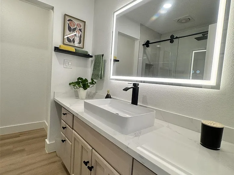 516 S Post Oak Ln #9 — Photo 31