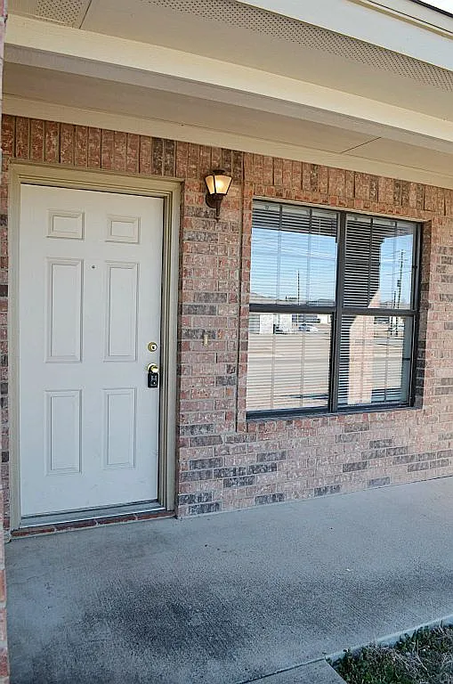 3 bed, 1332 sqft, $1,300 — Photo 2