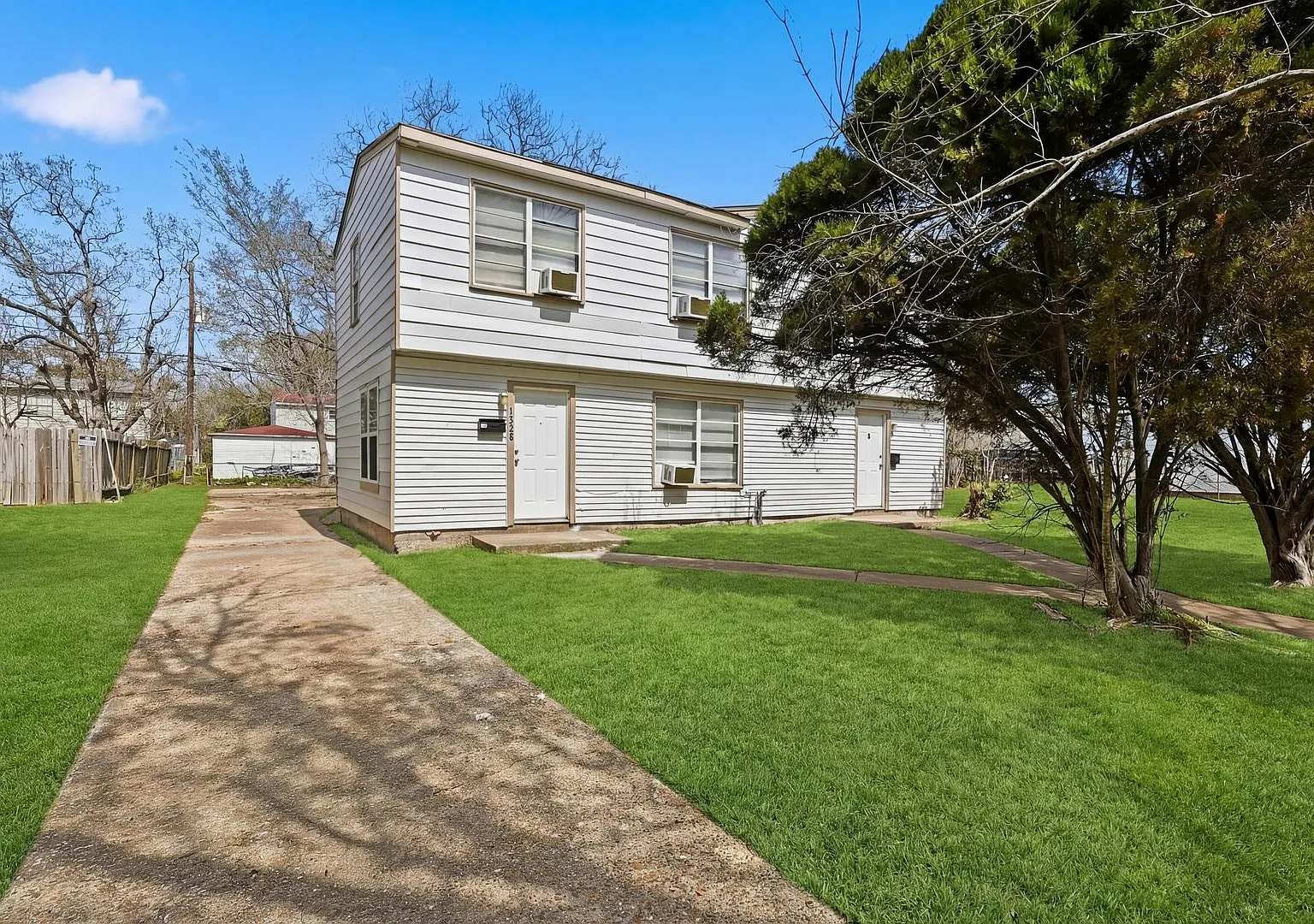 Spacious & Newly Updated! *Housing Accepted/ Section 8 * Apply Today! — Photo 3