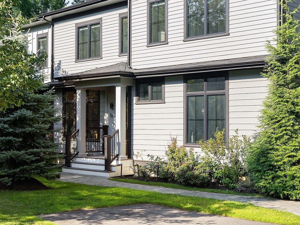 1st image of 32 Lantern Ln
