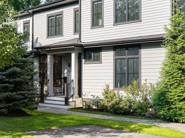 32 Lantern Ln, Wellesley, MA 02481