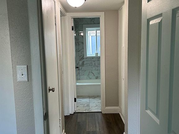 5th image of 423 S Kenmore Dr