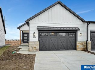 9147 Hillcrest Trl, Lincoln, NE 68520