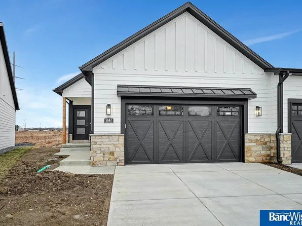 9147 Hillcrest Trl, Lincoln, NE 68520