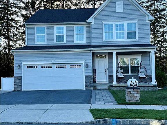 3rd image of 1348 Woodmont Ln