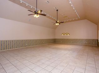 202 Charleston Dr, Friendswood, TX 77546