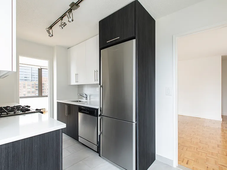 300 E 34th St #27K — Photo 25