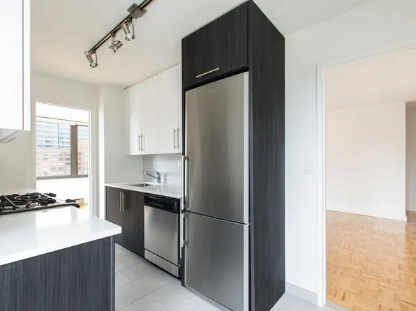 300 East 34th Street image 16 of 47