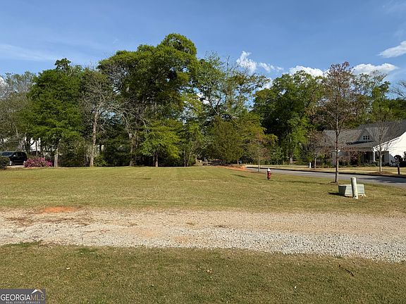 2nd image of 533 Village Rd