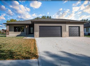 601 Topaz Dr, Sergeant Bluff, IA 51054