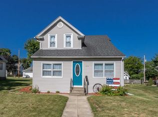 513 Blackhawk St, Reinbeck, IA 50669