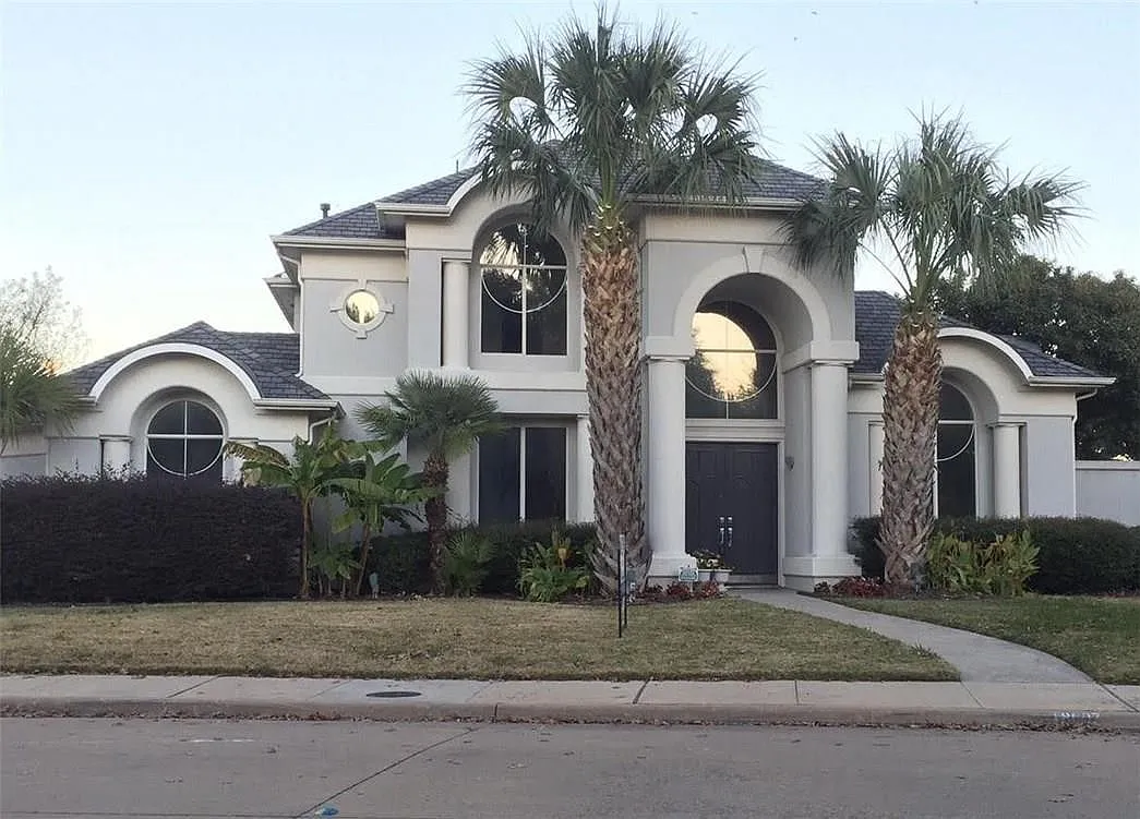 4 bed, 3920 sqft, $5,000 — Photo 1