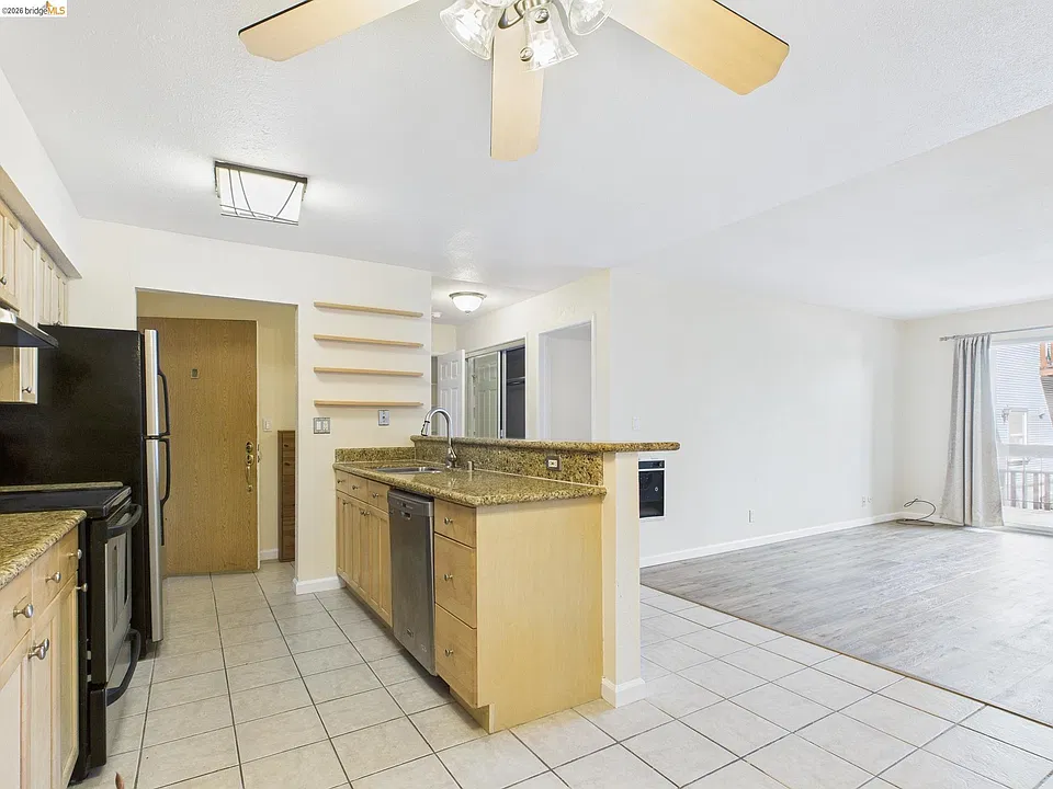 466 Crescent St #102