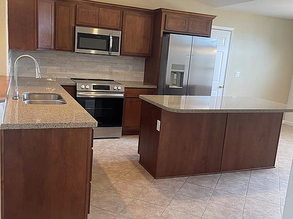 5th image of 352 W Dunlop Dr