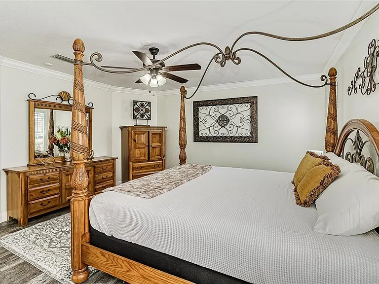 5864 Manchester Dr W — Photo 16