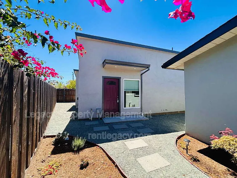 1195 Heather Ct #A — Photo 1