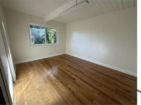 7 Deering Ct, Oakland, CA 94601