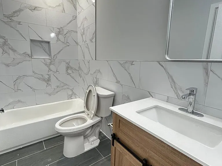 1229 W Hilton St #3 — Photo 5
