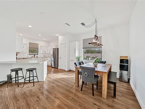 3rd image of 2937 SW 4th AVE