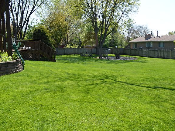 5th image of 170 Swallow Ave