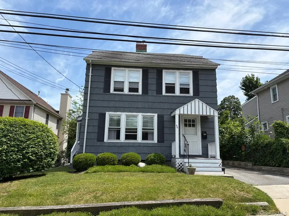 46 Sterling Ct, Huntington, NY 11743