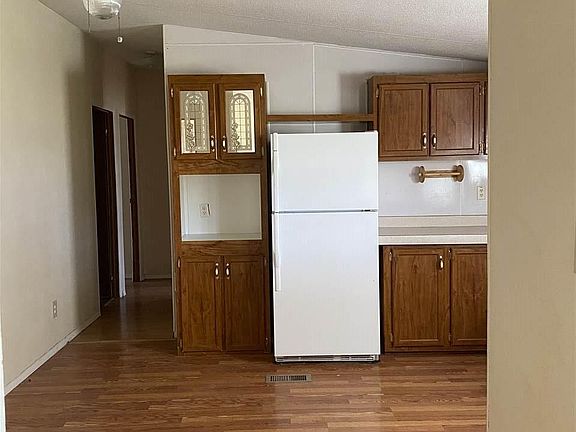 4th image of 45 Marsha Dr