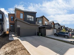 460 33rd St NW, Edmonton, AB T5Y2C9