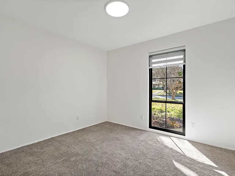 12611 High Meadow Dr — Photo 25