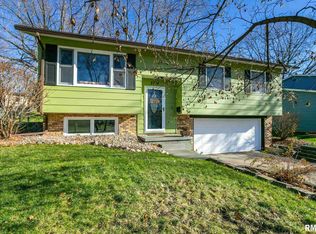 2314 Kingsway Dr, Bettendorf, IA