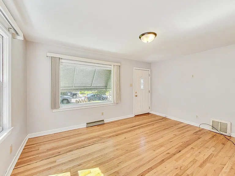 6815 Forestdale Ave — Photo 2