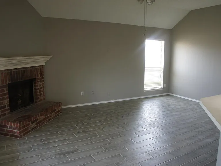 1839 Hillwood Dr — Photo 13