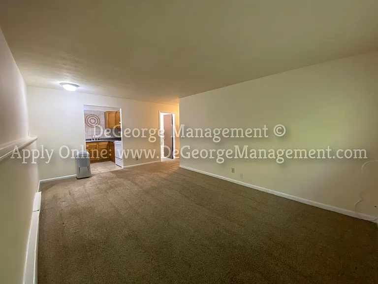 Woodside Court Apartments — Photo 21