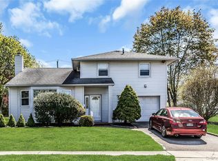 17 Fresno Drive, Plainview, NY 11803