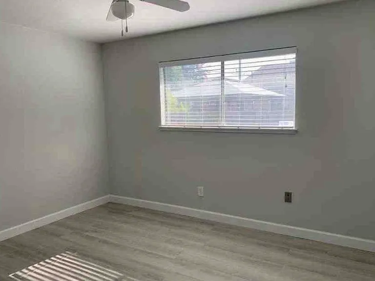 5049 Driftwood Dr — Photo 6