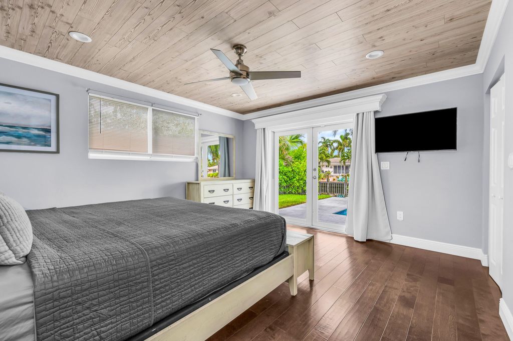 249 SE 3rd Ave, photo 8