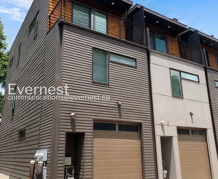209 Robinson Square Aly — Photo 21