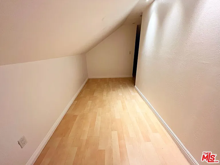 14744 Magnolia Blvd — Photo 22