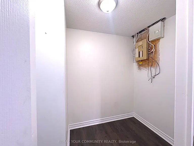 1564 Marshcourt Dr #LOWER — Photo 8