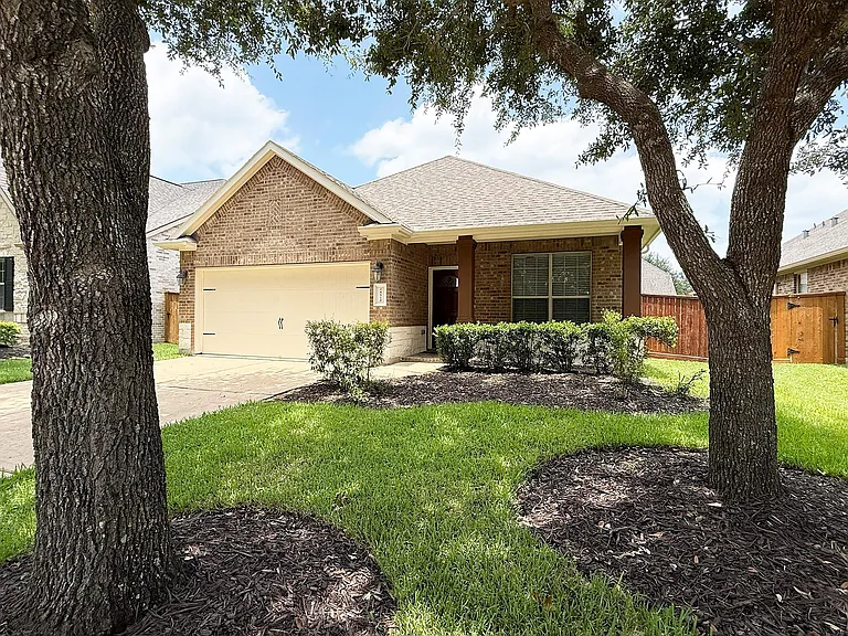 24510 Avellino Ct — Photo 3